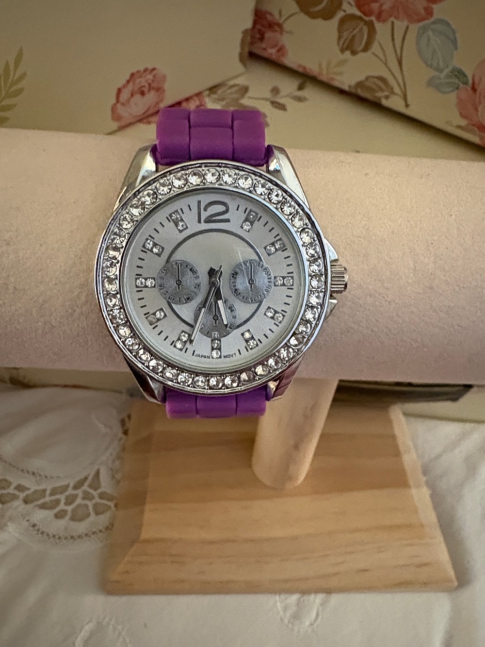 Mother of pearl and Austrian Crystal Bezel Purple Silicone Strap Fashion Watch